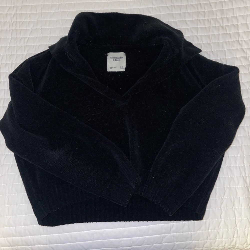Abercrombie & Fitch Women's Black V-Neck Sweater